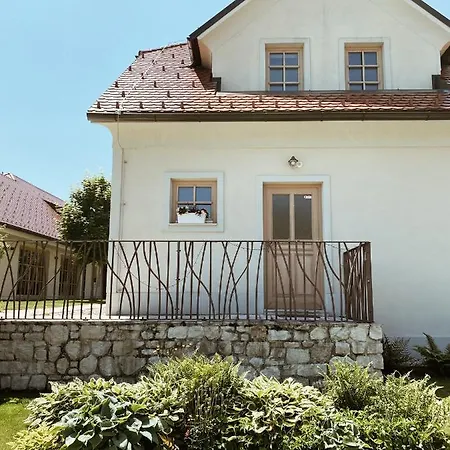 Tri Lucke & Restaurant Otel *