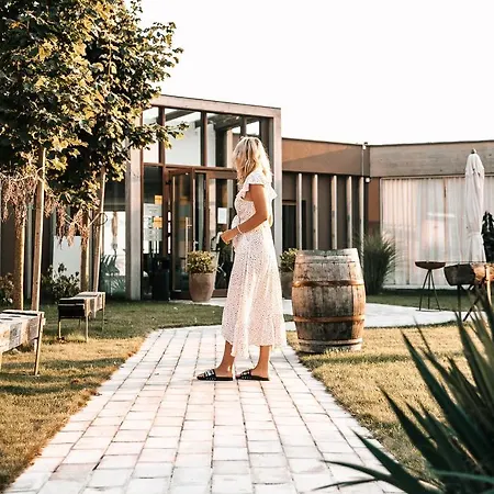 Tri Lucke & Restaurant Krško