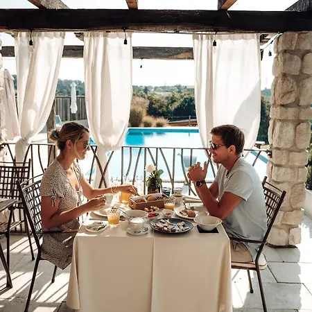 Tri Lucke & Restaurant Otel