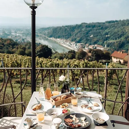 Tri Lucke & Restaurant Hotel