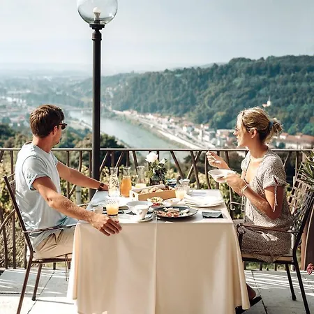 Tri Lucke & Restaurant Krško