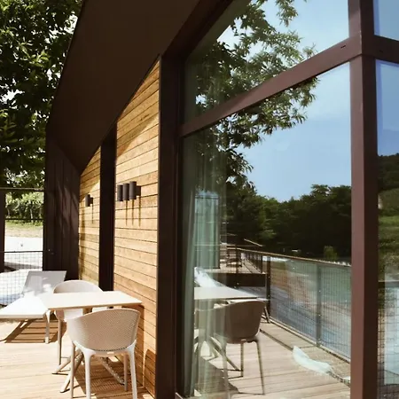 Tri Lucke & Restaurant Otel *