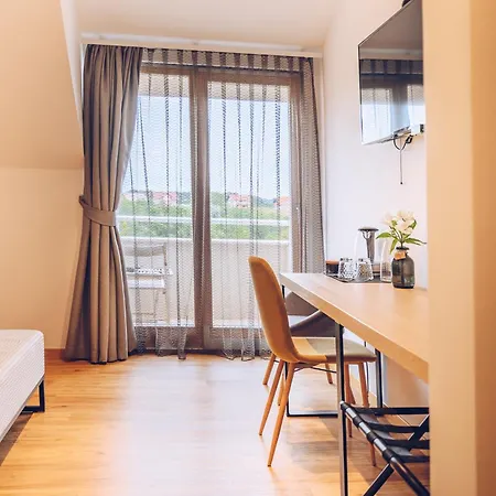 Tri Lucke & Restaurant Hotel