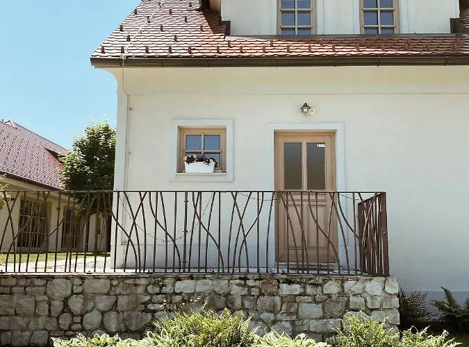 Tri Lucke & Restaurant Hotel *