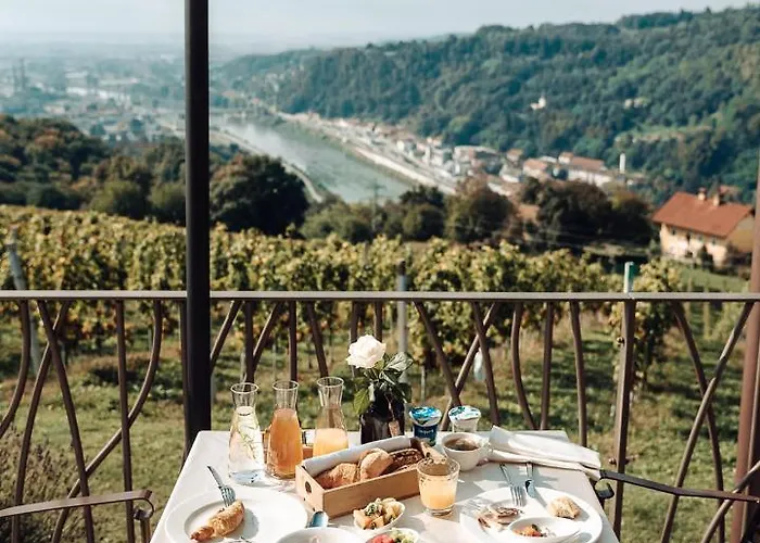 Tri Lucke & Restaurant Hotel