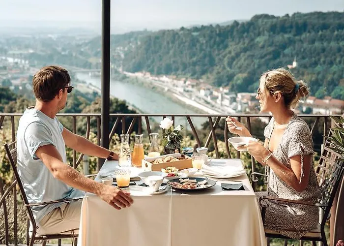 Tri Lucke & Restaurant Krško