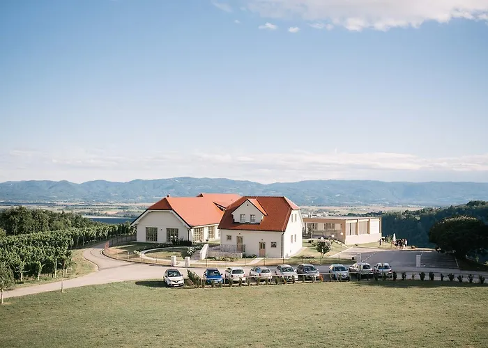 Tri Lucke & Restaurant Krško